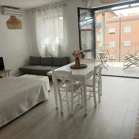 Apartman Incantevole Monolocale 2 *